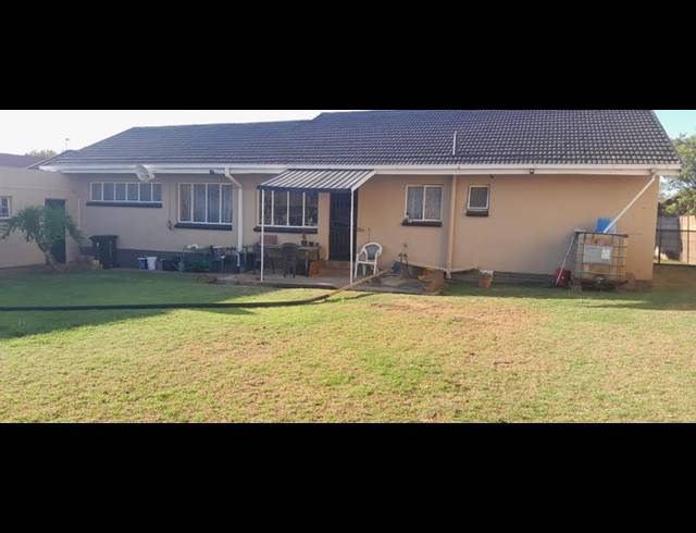 3 BEDROOM HOUSE FOR SALE IN KEMPTON PARK EXT 02